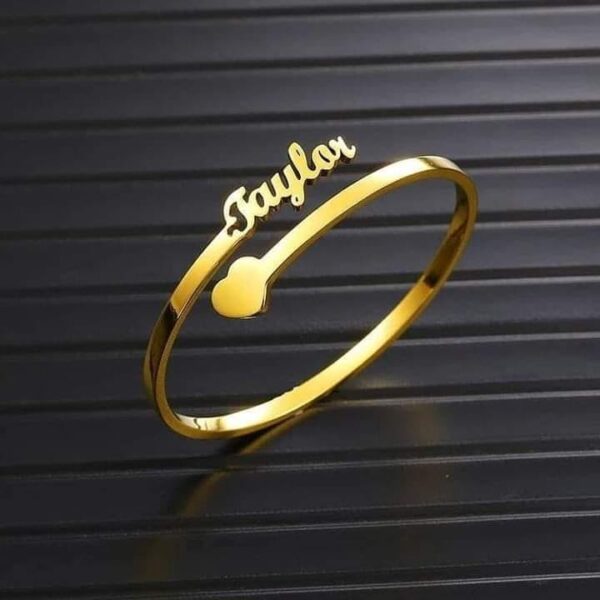 Customized Kada